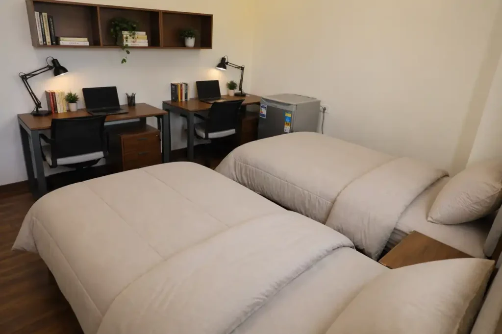 bedroom1-twinbeds-2